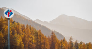 Paysage de Haute Maurienne Vanoise avec panneau I touristique