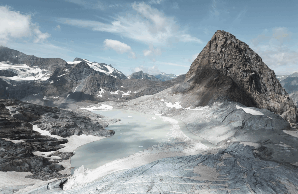 Au pied du mont Séti, à Bonneval-sur-Arc, le glacier du Grand Méan.